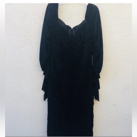 vicky tiel Dresses & Skirts - Vicky Tiel dress 40